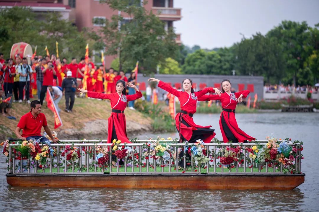 燃動金秋 | 草艇競渡，奪人風采彰顯非遺文化瑰寶之韻(圖8)